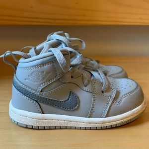 Used Jordan 1 grey toddler size 7c